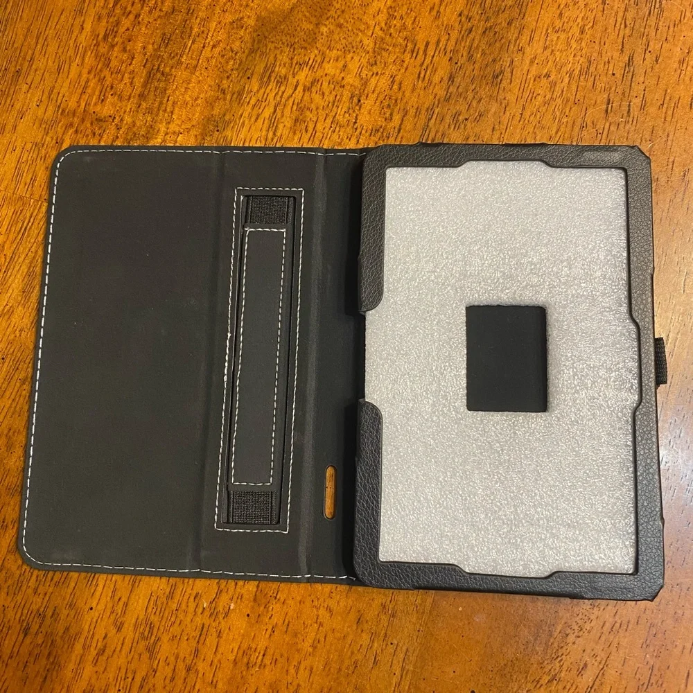 MoKo CXZJ case. Fits Amazon Fire 7 2022. New in package